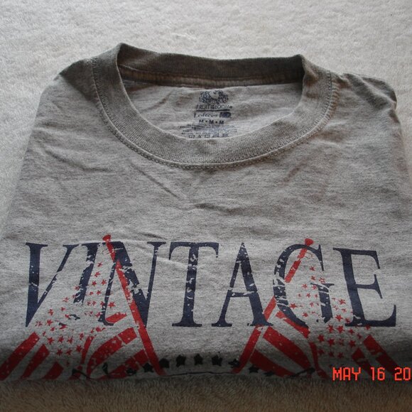 Fruit of LoomTee Shirt Vintage Americana Women's Size M Gray with American Flags - Picture 4 of 4